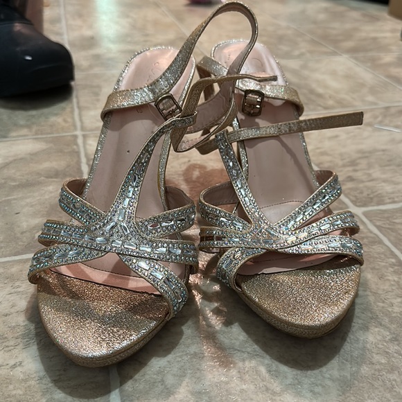 Heels - Picture 3 of 4